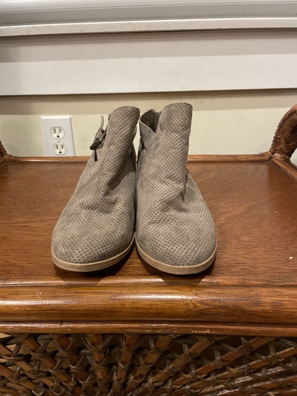 Size 8 Dolce Vita Perforated Suede Tan Ankle Booties - Picture 2 of 5